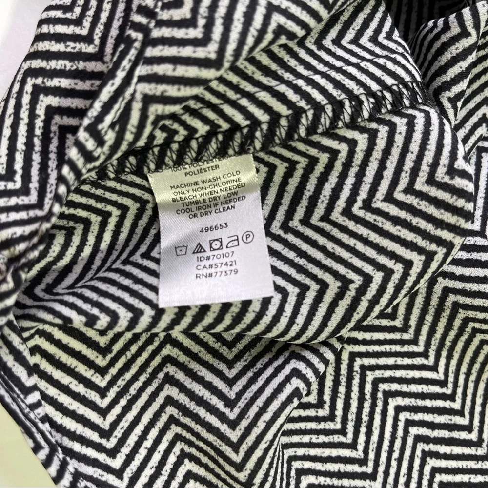 Ann Taylor Black White Zig Zag Bow Neck Top Size XSP - Picture 5 of 8